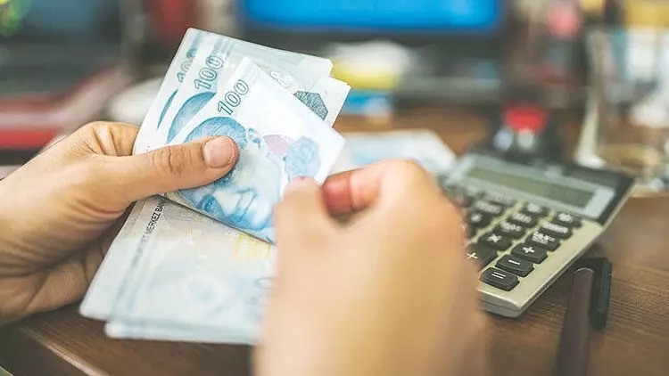 Emeklilik haklarını küçük bir farkla pas geçen milyonlarca sigortalı için sevindirici gelişme paylaşıldı! Gündemdeki kademeli reform formülü nihayet belli oldu