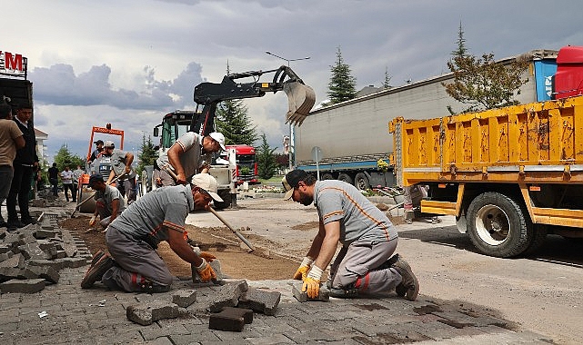 Nevşehir'de son günlerde yaşanan şiddetli yağışlardan zarar gören yol, yaya kaldırımları ve parklarda onarım ve yenileme çalışmaları sürüyor - GÜNDEM