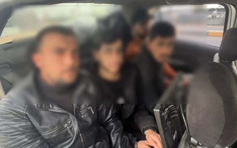 Taksicilerle göçmen kaçakçılığı yapan sürücülere polis baskını: 334 bin TL ceza uygulandı