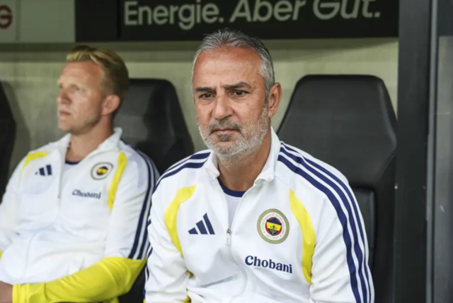 UEFA'ya Resmen Bildirildi! Fenerbahçe'nin Avrupa Kadrosunda Şaşırtan İsimler Yer Aldı