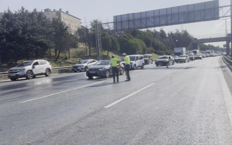 İstanbul'da TEM Otoyolu'nda Çok Araçlı Zincirleme Kaza Saatlerce Trafiği Felç Etti